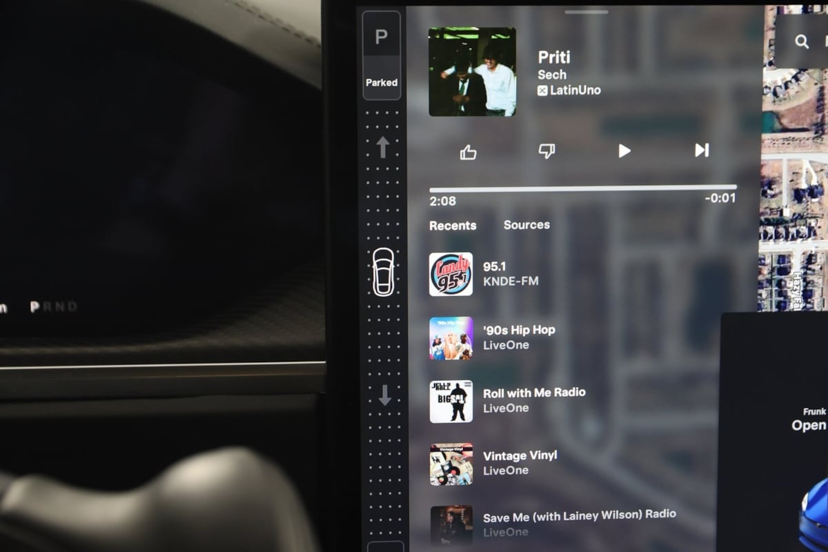 2023 Tesla Model S Plaid photo 5