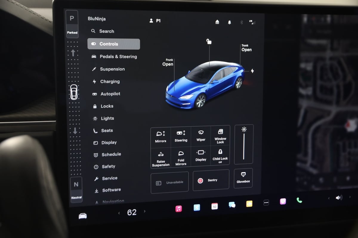 2023 Tesla Model S Plaid photo 40