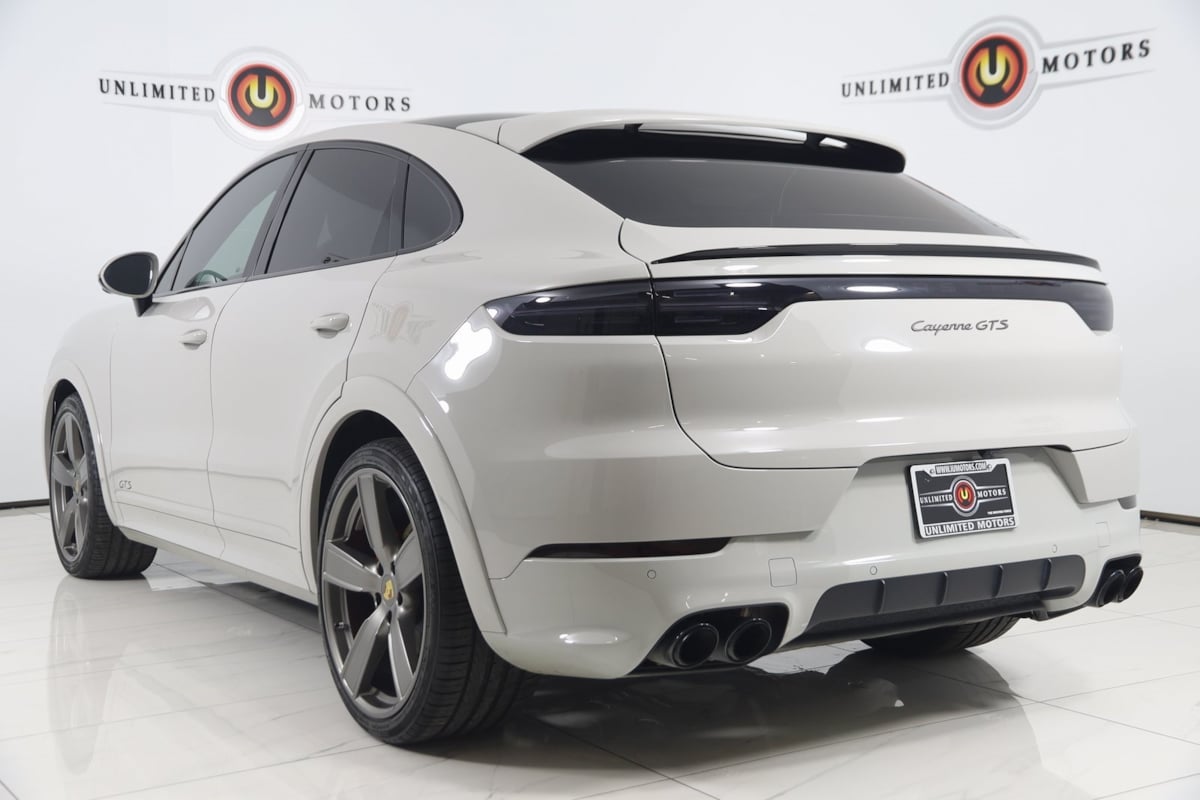 2022 Porsche Cayenne GTS Coupe photo 2
