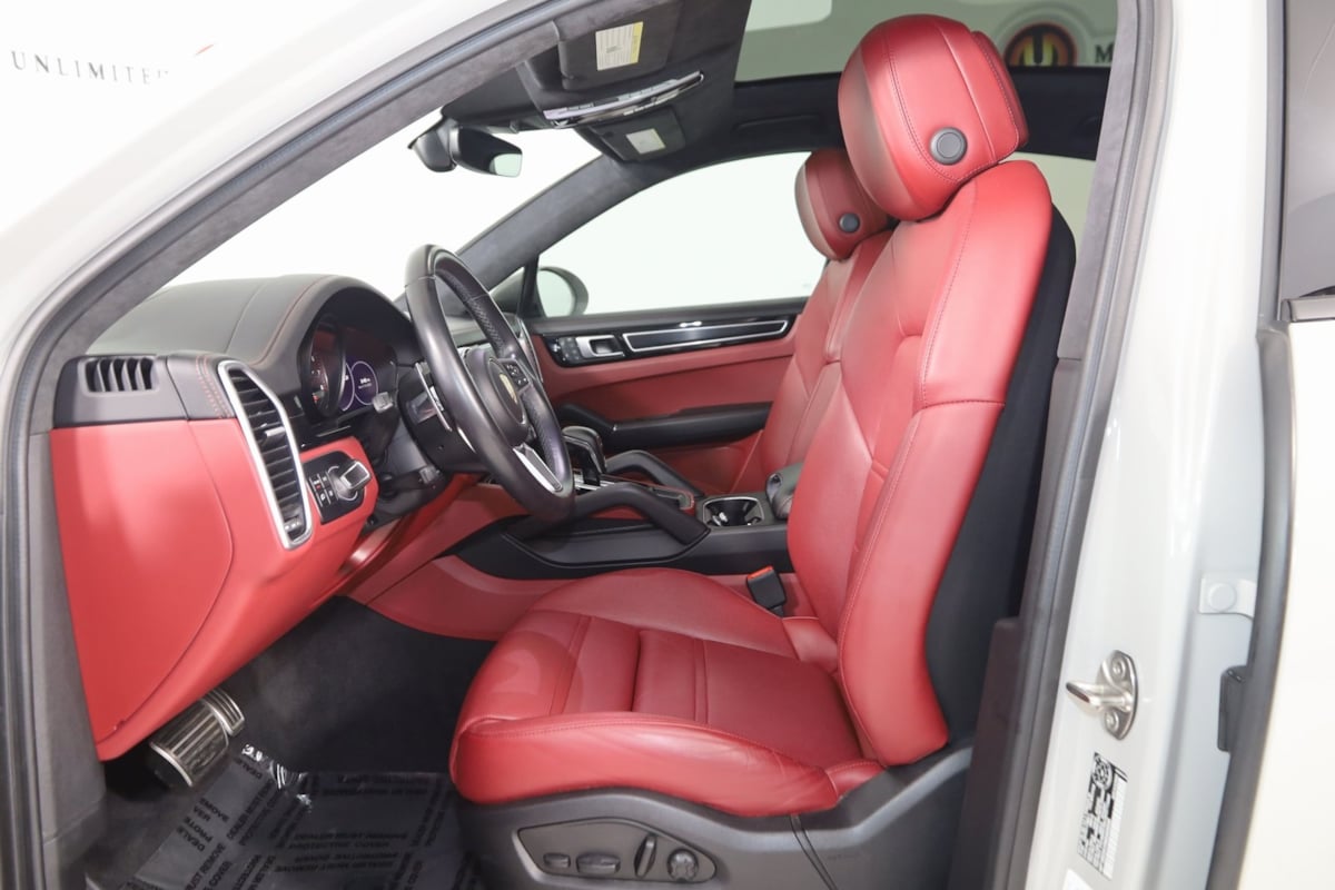 2022 Porsche Cayenne GTS Coupe photo 8