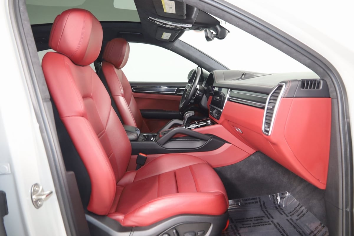 2022 Porsche Cayenne GTS Coupe photo 9