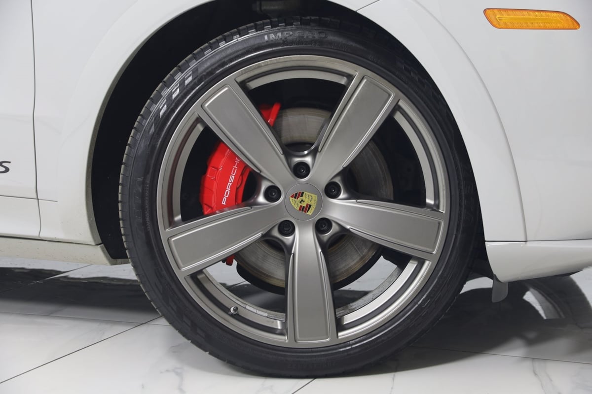 2022 Porsche Cayenne GTS Coupe photo 14