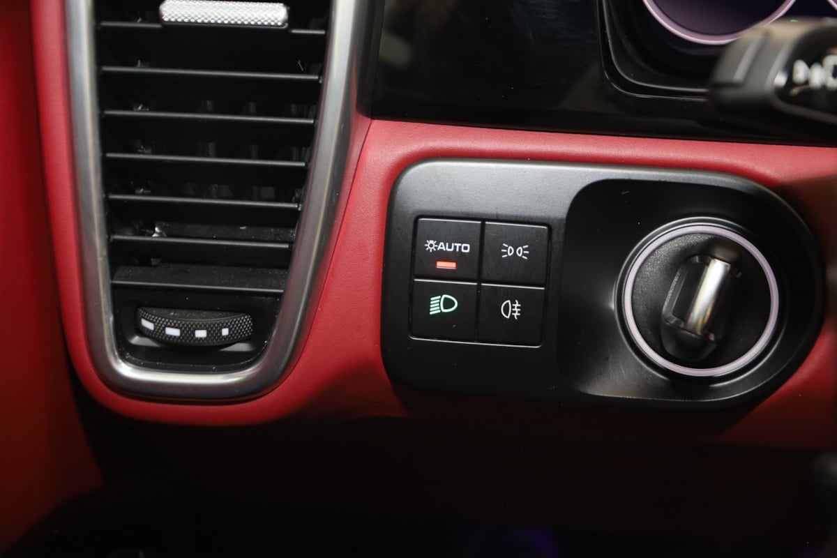 2022 Porsche Cayenne GTS Coupe photo 32