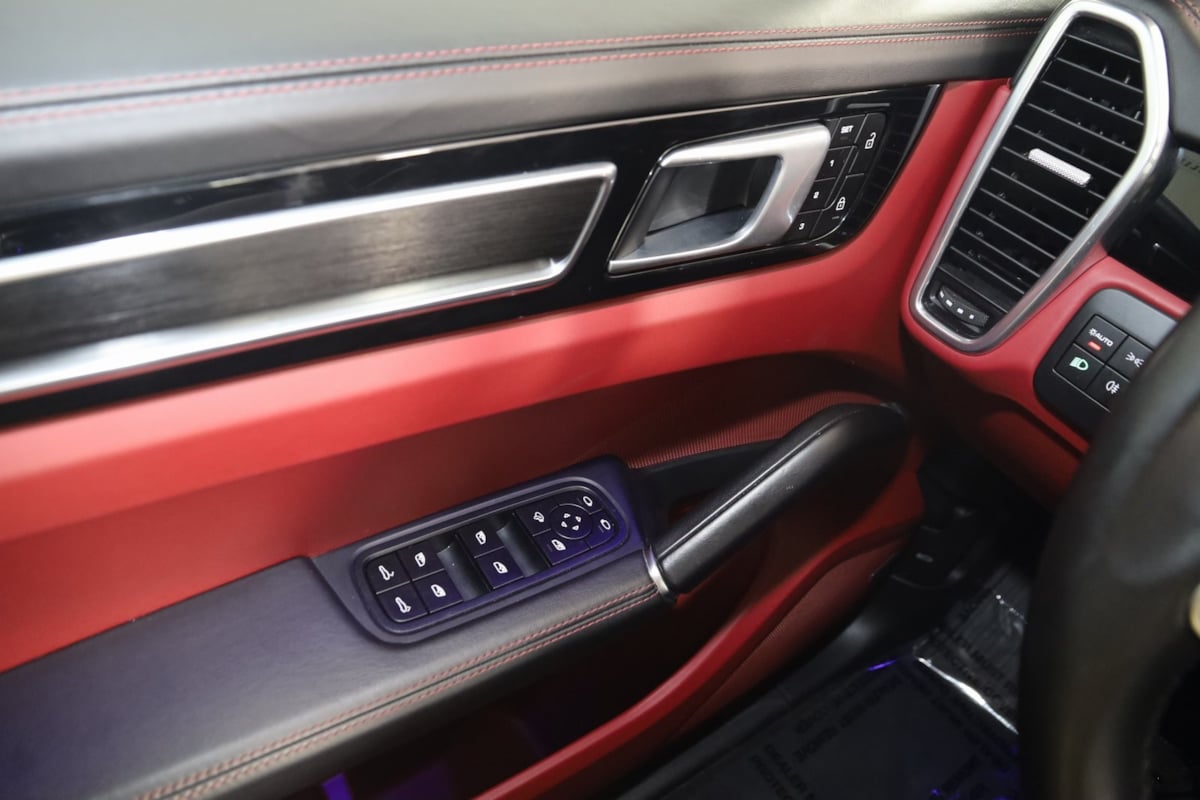 2022 Porsche Cayenne GTS Coupe photo 33