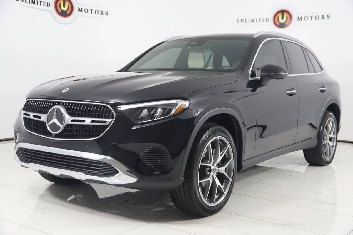 2024 Mercedes Benz GLC 300 4MATIC photo 2