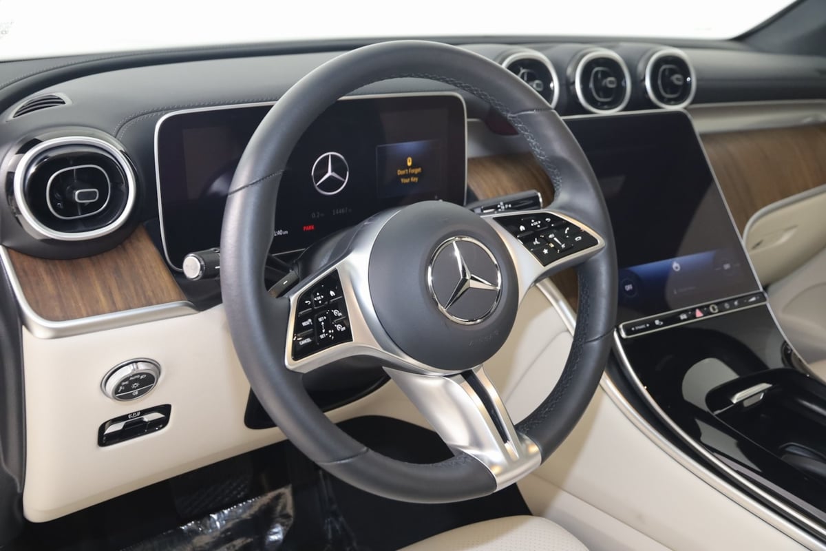 2024 Mercedes Benz GLC 300 4MATIC photo 3