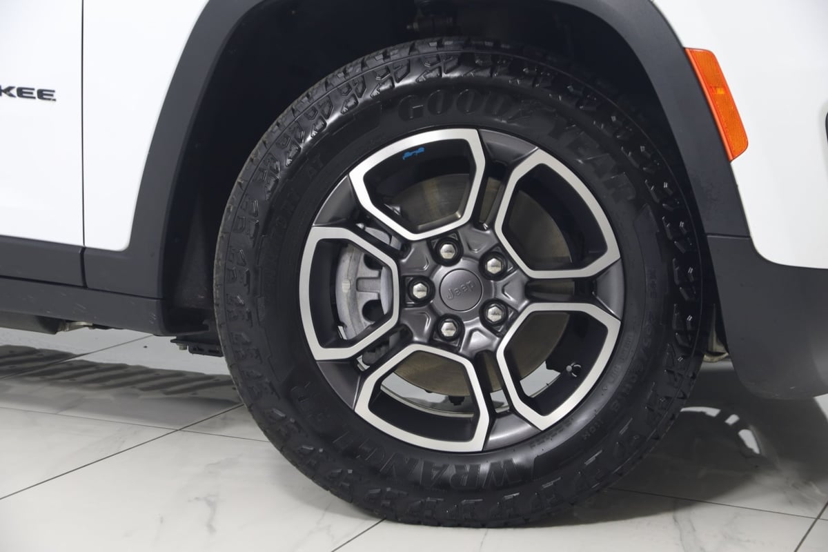 2023 Jeep Cherokee Trailhawk 4xe photo 12