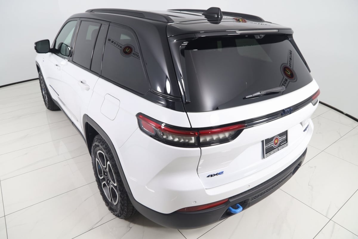 2023 Jeep Cherokee Trailhawk 4xe photo 22
