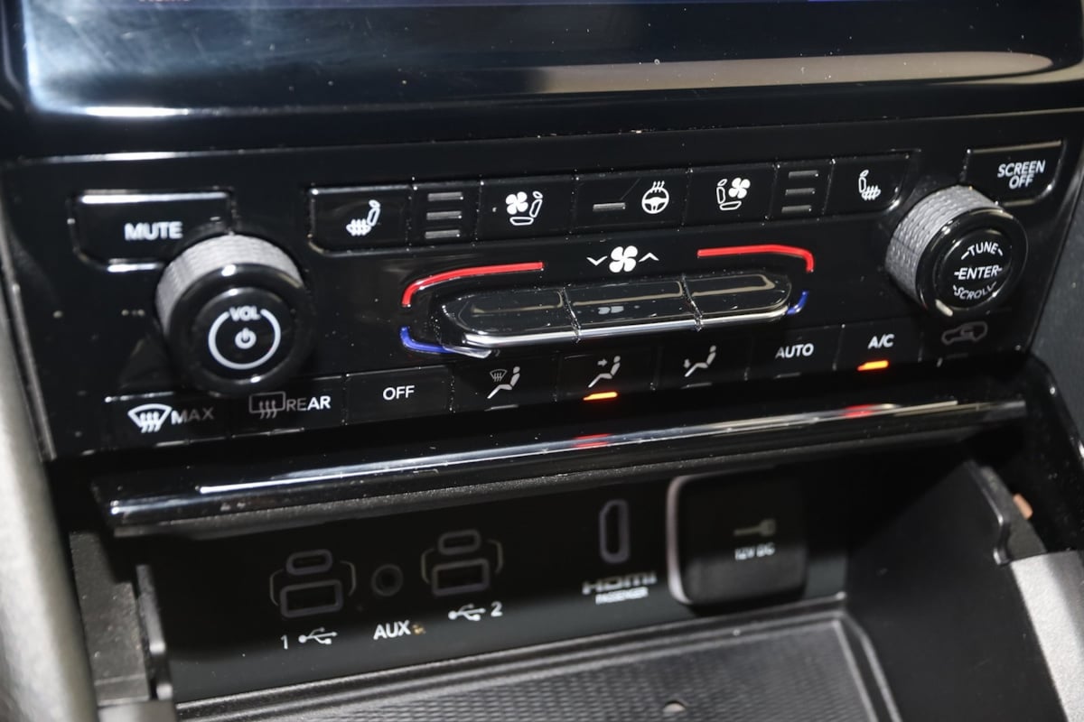 2023 Jeep Cherokee Trailhawk 4xe photo 29