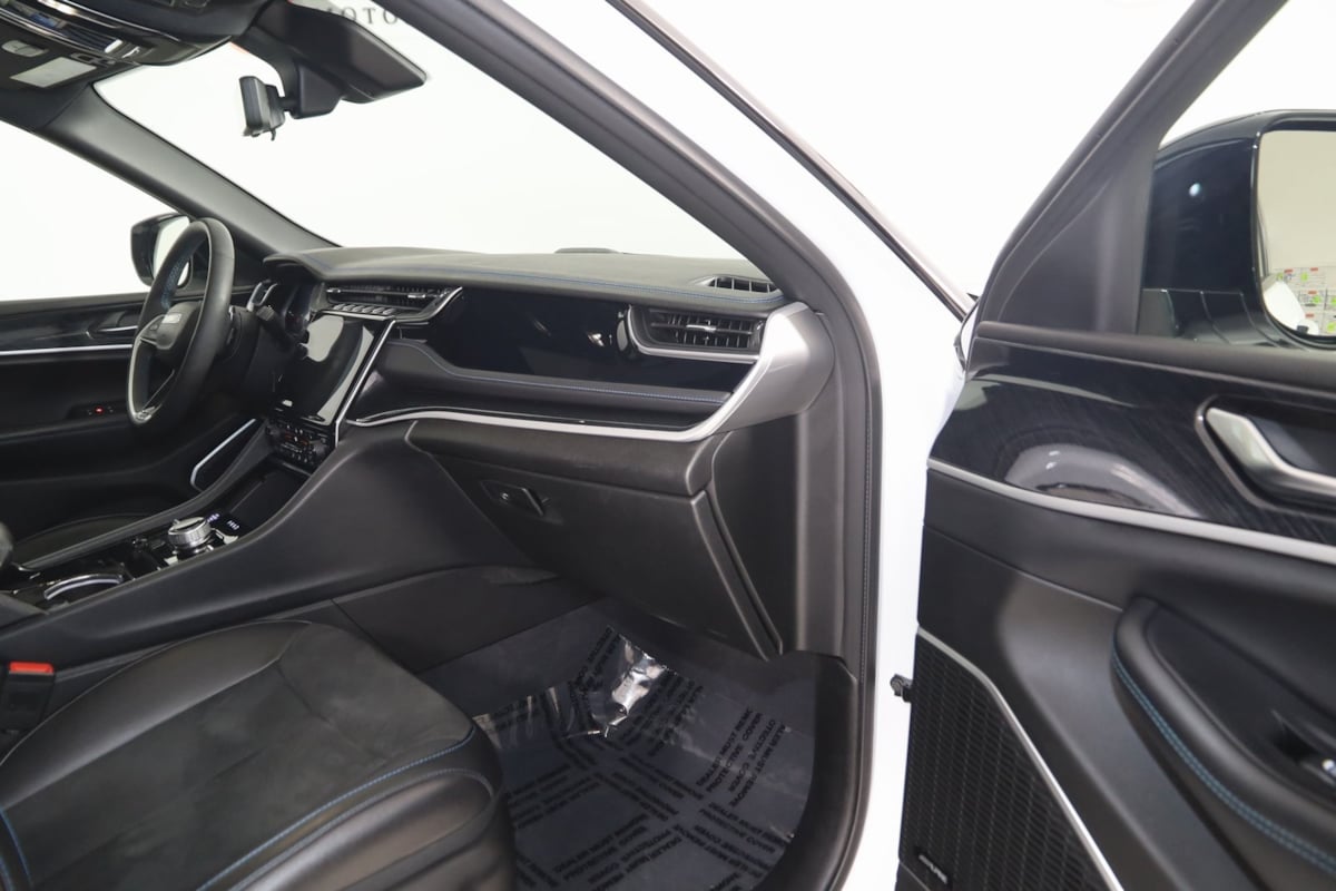 2023 Jeep Cherokee Trailhawk 4xe photo 50