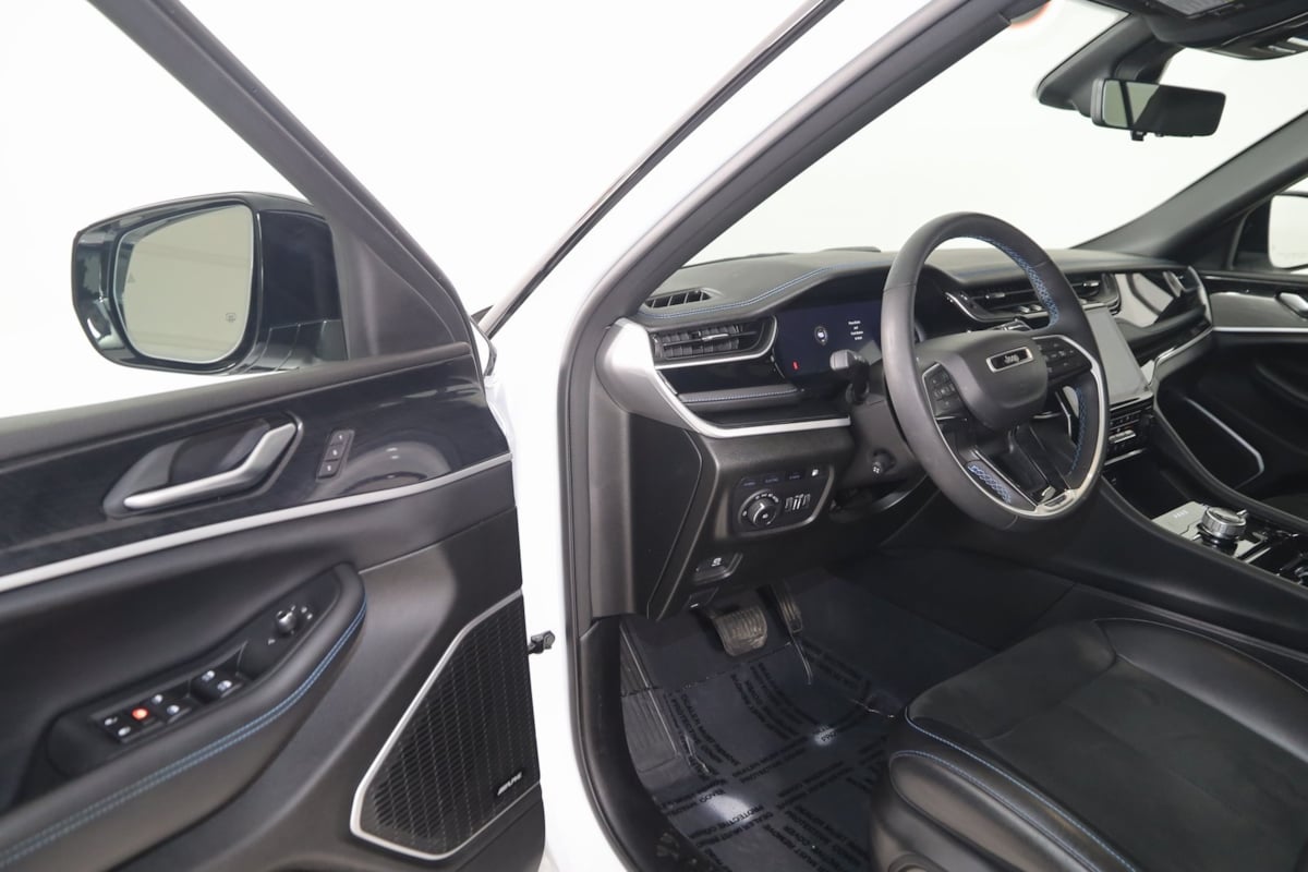 2023 Jeep Cherokee Trailhawk 4xe photo 55