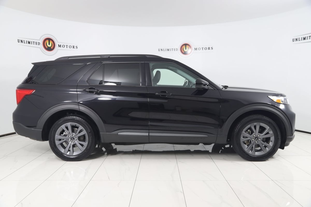 2022 Ford Explorer XLT photo 2