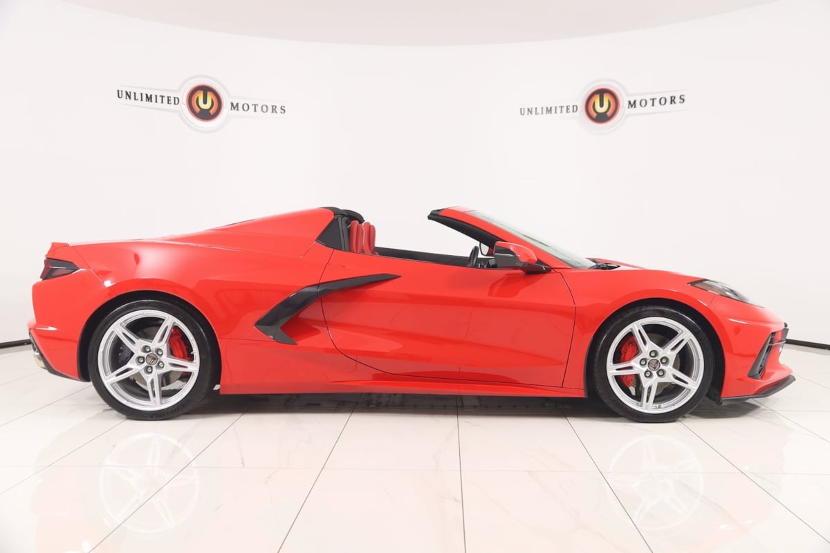 2023 Chevrolet Corvette 2LT photo 2