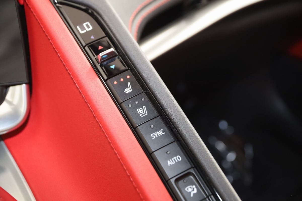 2023 Chevrolet Corvette 2LT photo 8