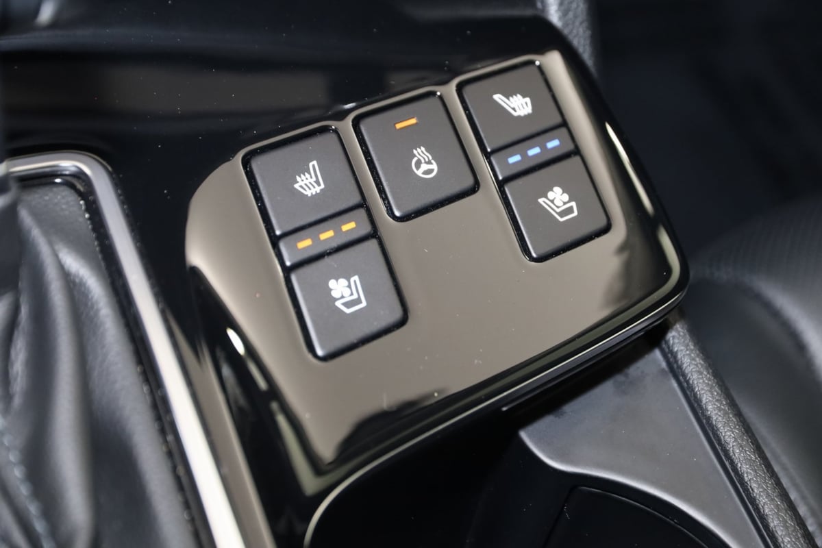 2024 Kia Sportage photo 3