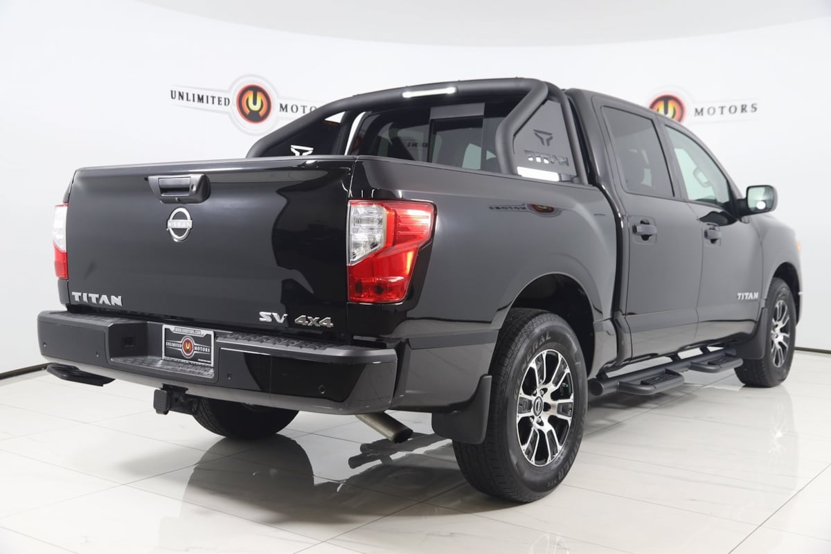 2023 Nissan Titan Crew Cab SV photo 3