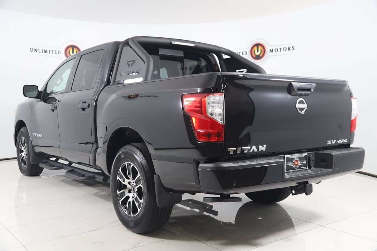 2023 Nissan Titan Crew Cab SV photo 4