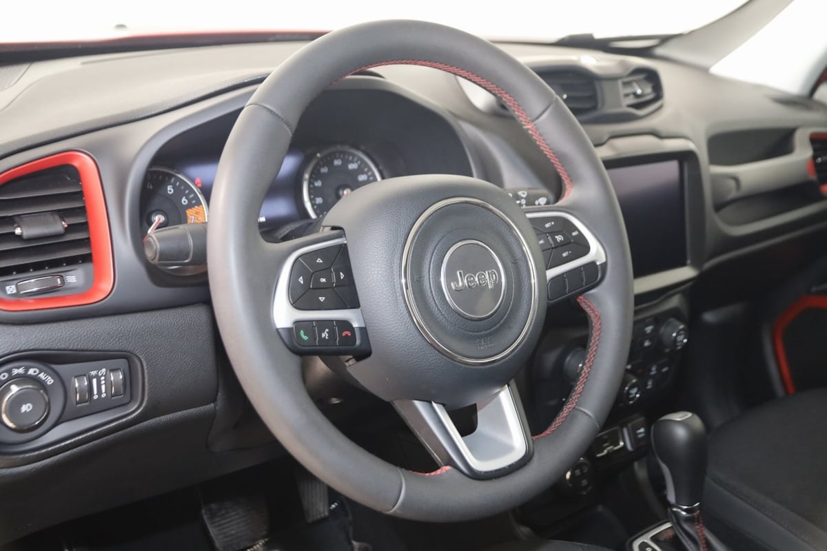 2023 Jeep Renegade Trailhawk photo 2
