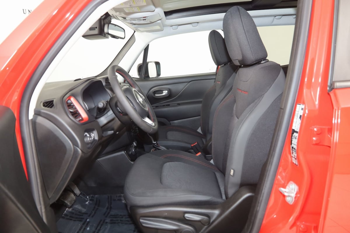 2023 Jeep Renegade Trailhawk photo 7
