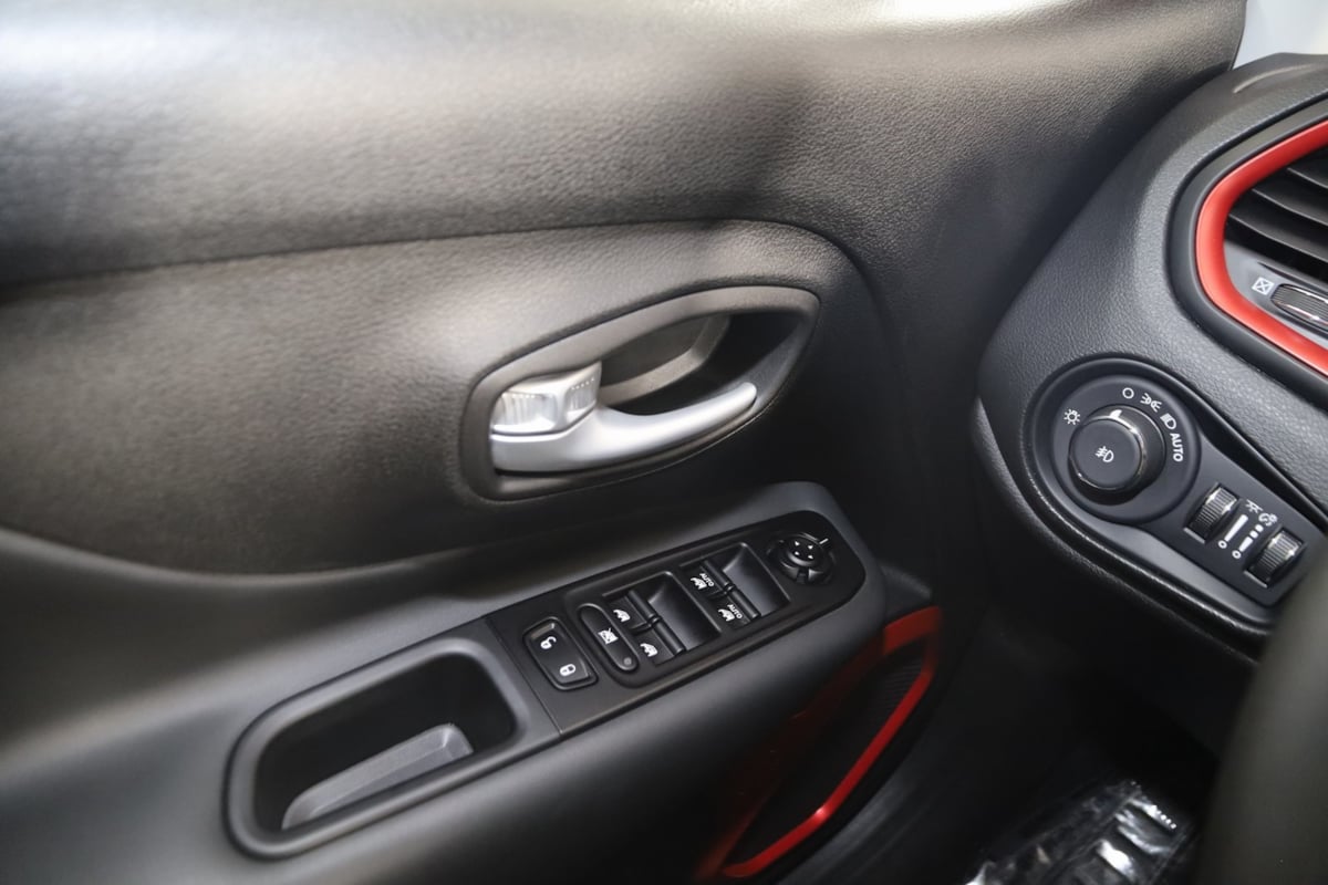2023 Jeep Renegade Trailhawk photo 23
