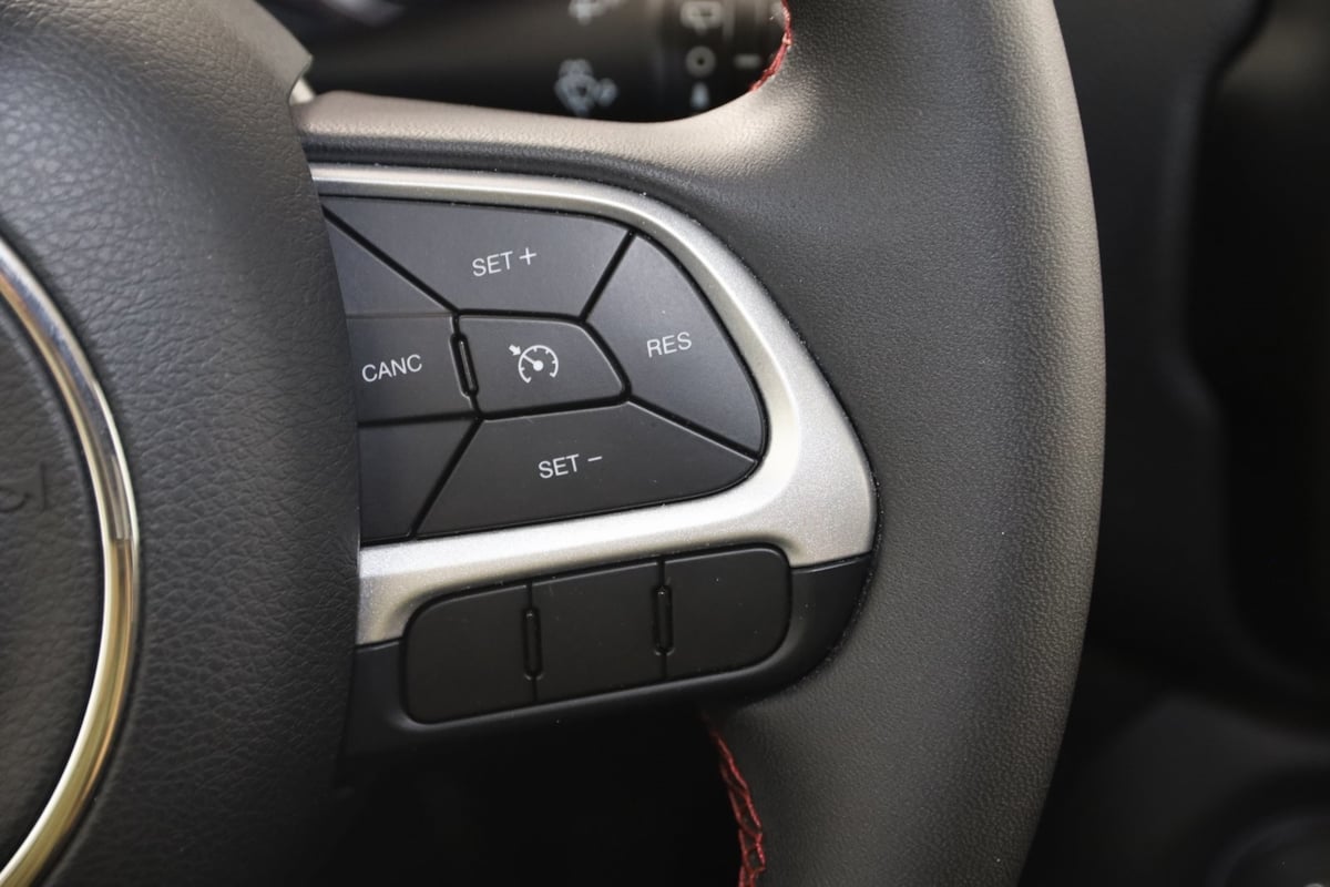 2023 Jeep Renegade Trailhawk photo 28