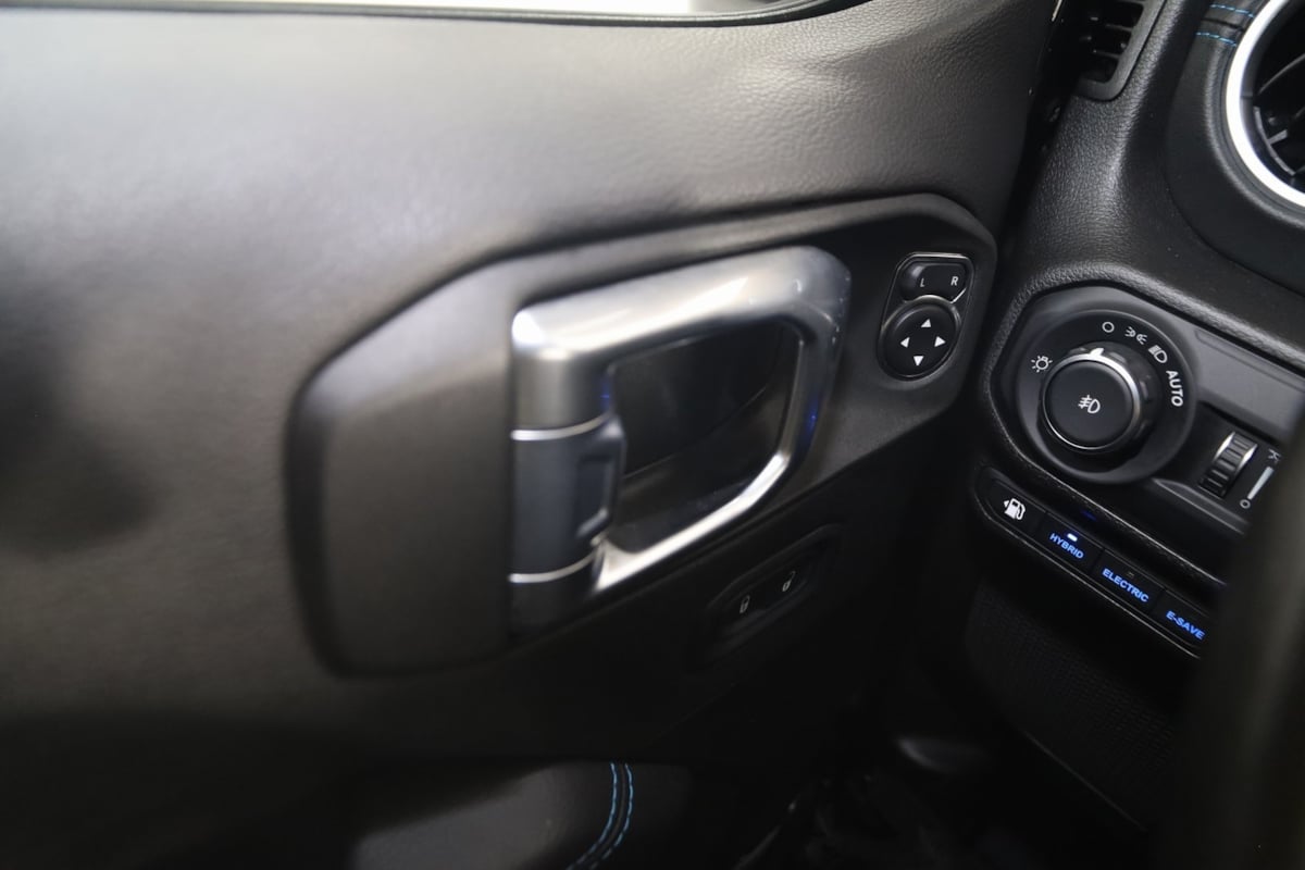 2022 Jeep Wrangler 4xe Unlimited Rubicon photo 31