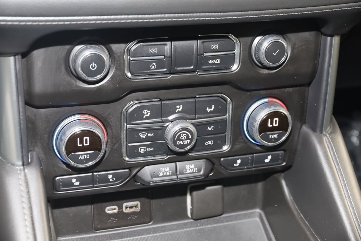 2021 Chevrolet Suburban Z71 photo 26