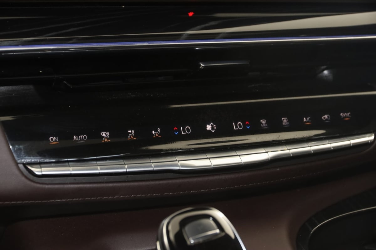 2024 Cadillac Escalade V-Series photo 33