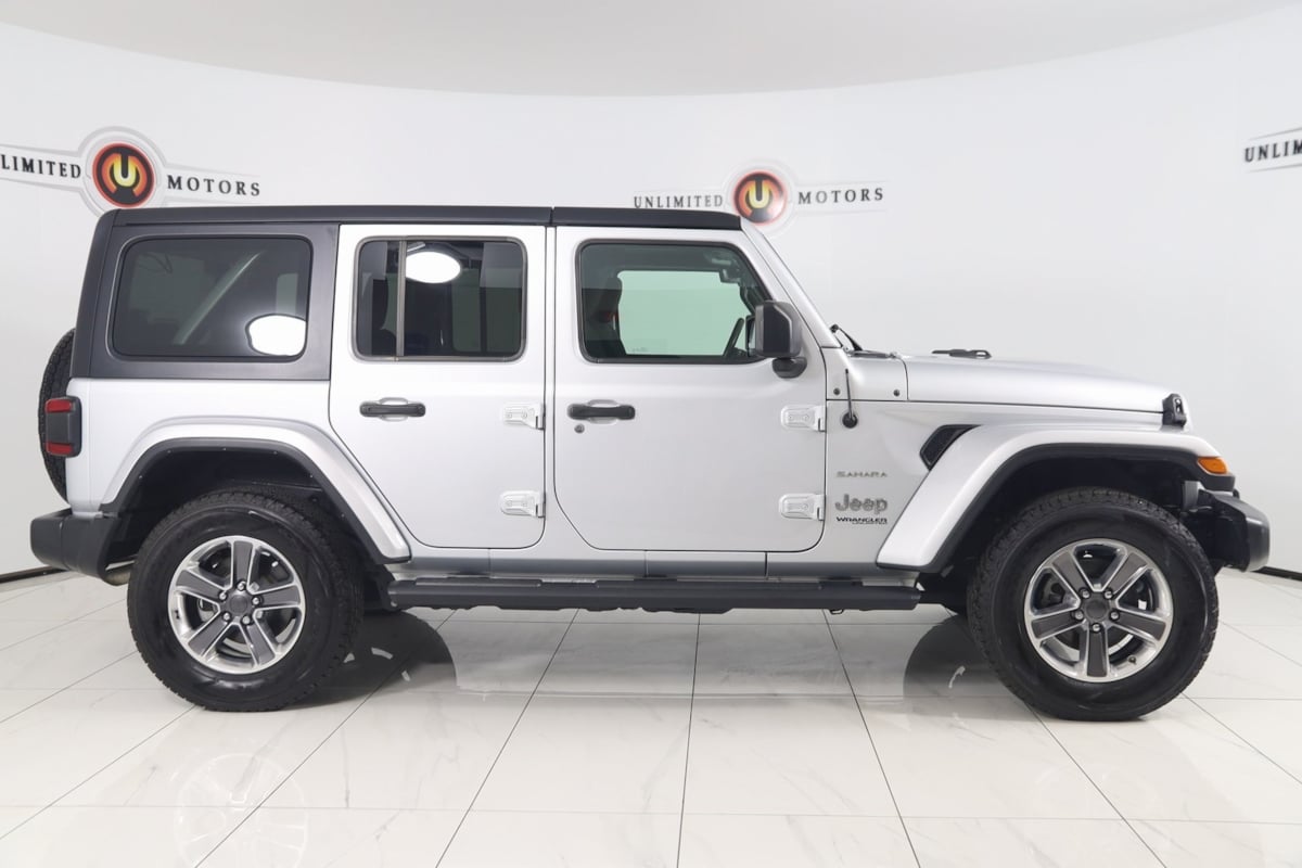 2022 Jeep Wrangler Unlimited Sahara photo 2