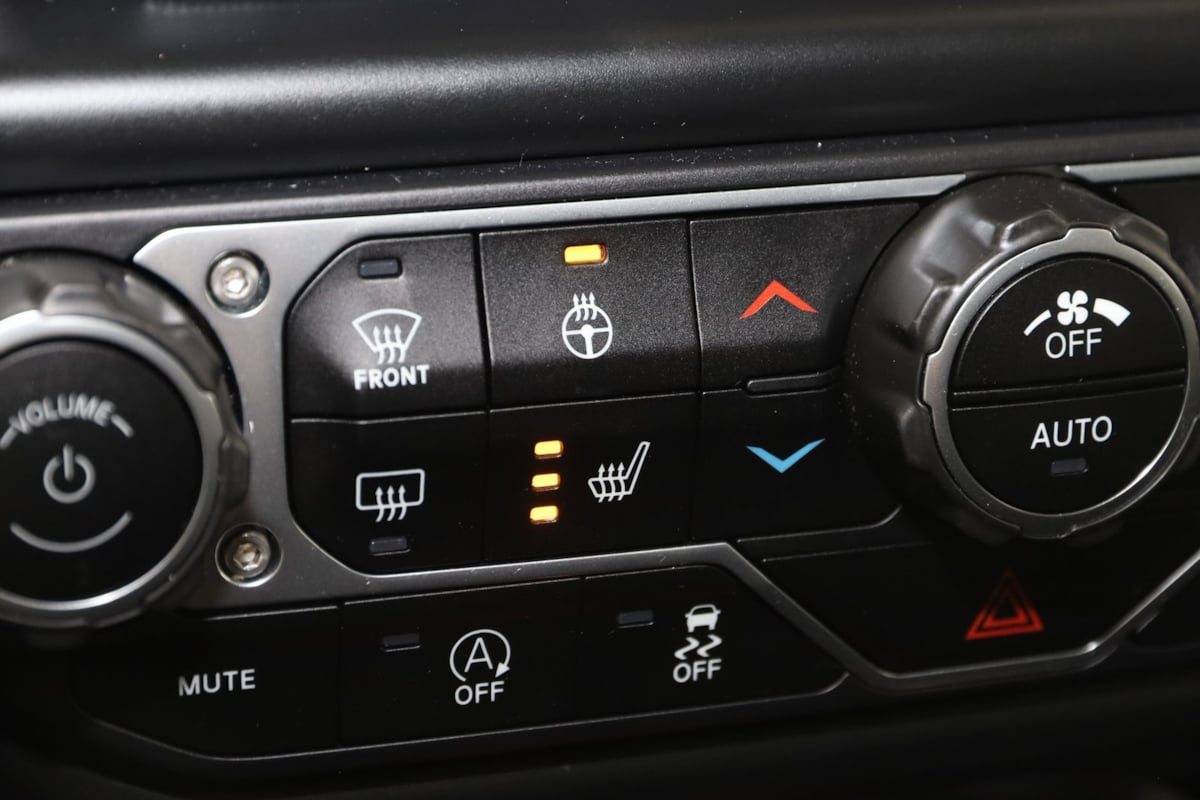 2022 Jeep Wrangler Unlimited Sahara photo 8