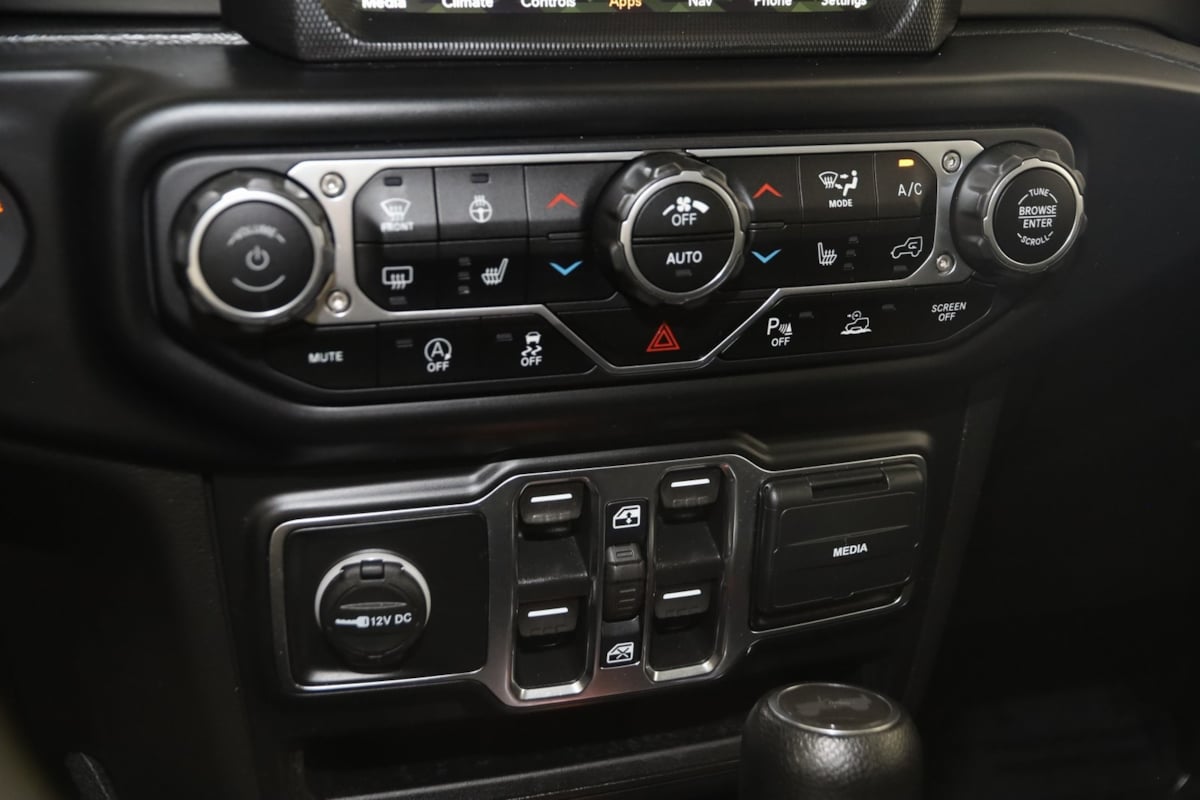 2022 Jeep Wrangler Unlimited Sahara photo 25