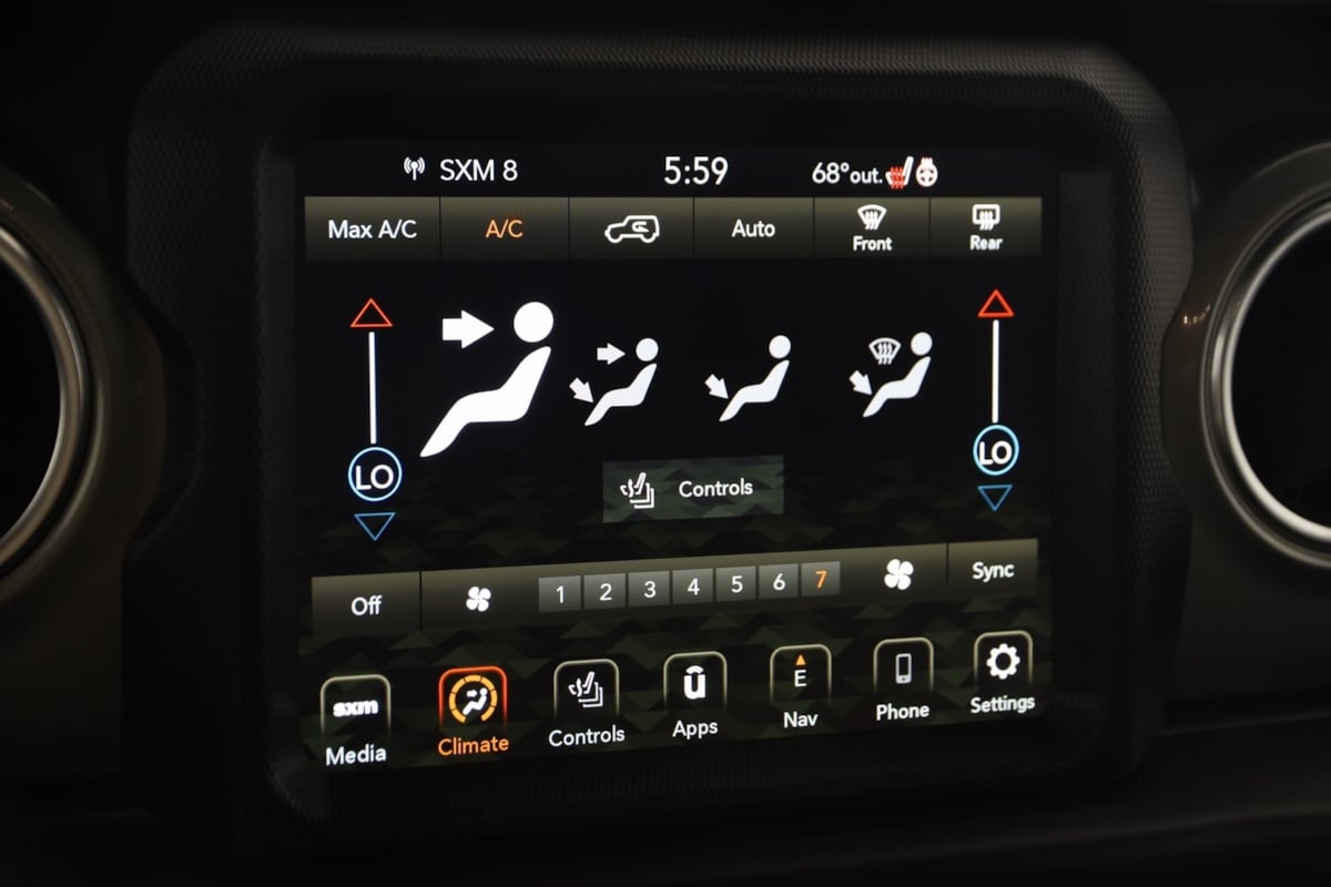 2022 Jeep Wrangler Unlimited Sahara photo 29