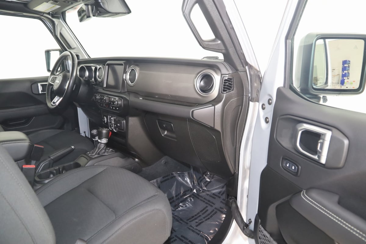 2022 Jeep Wrangler Unlimited Sahara photo 40