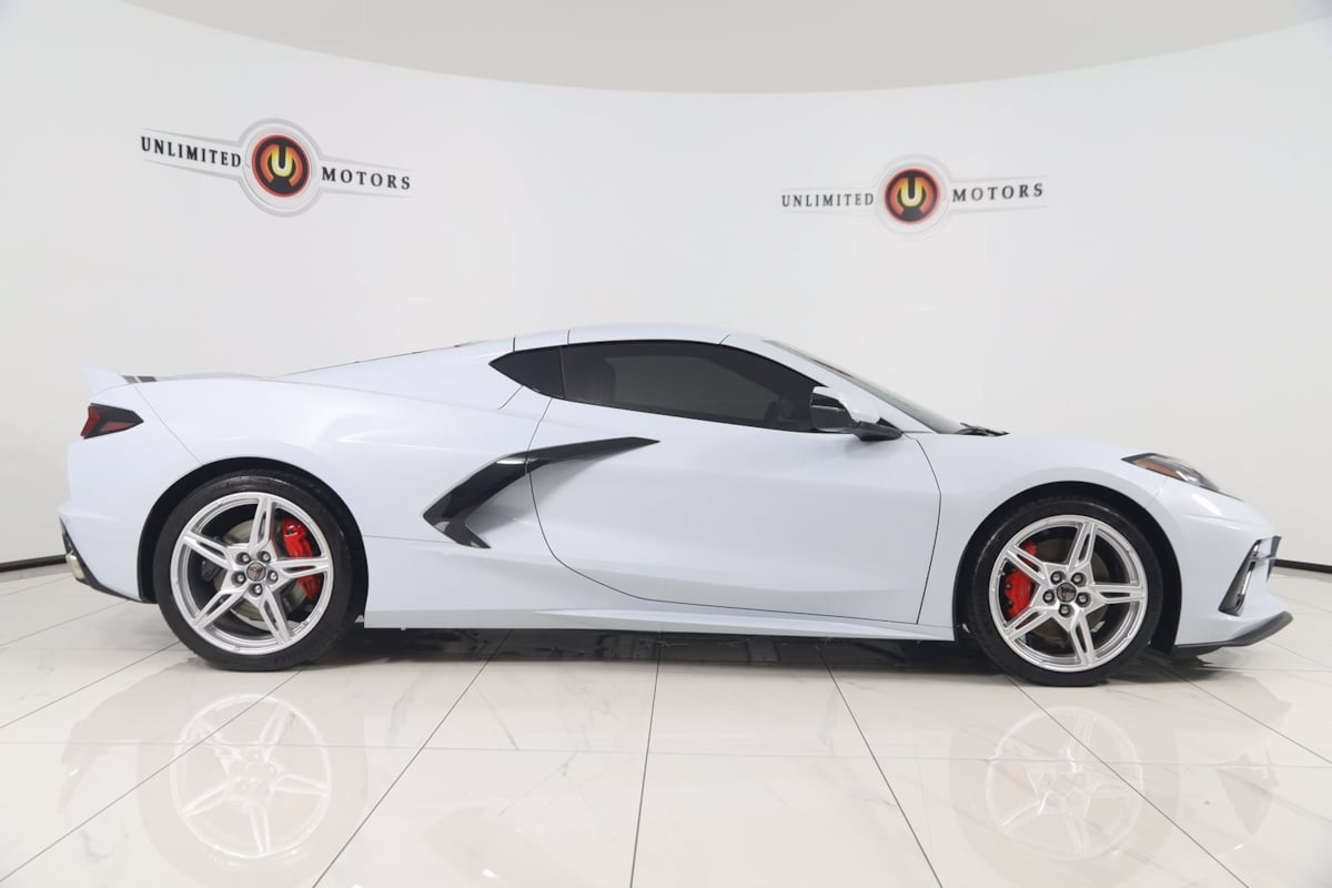 2024 Chevrolet Corvette 2LT photo 2