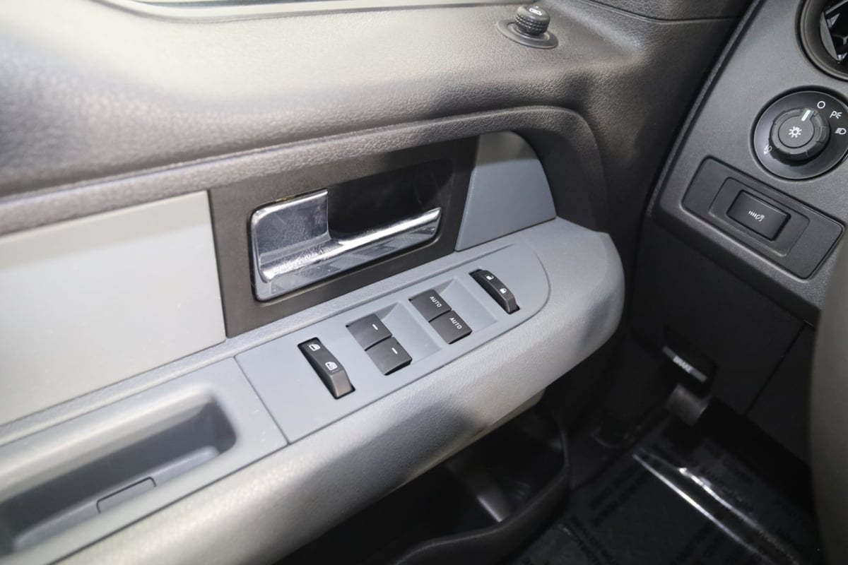 2013 Ford F-150 STX photo 19