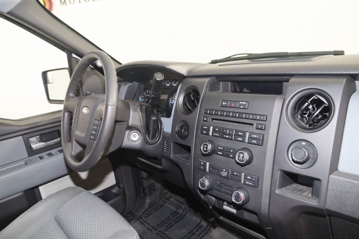 2013 Ford F-150 STX photo 28