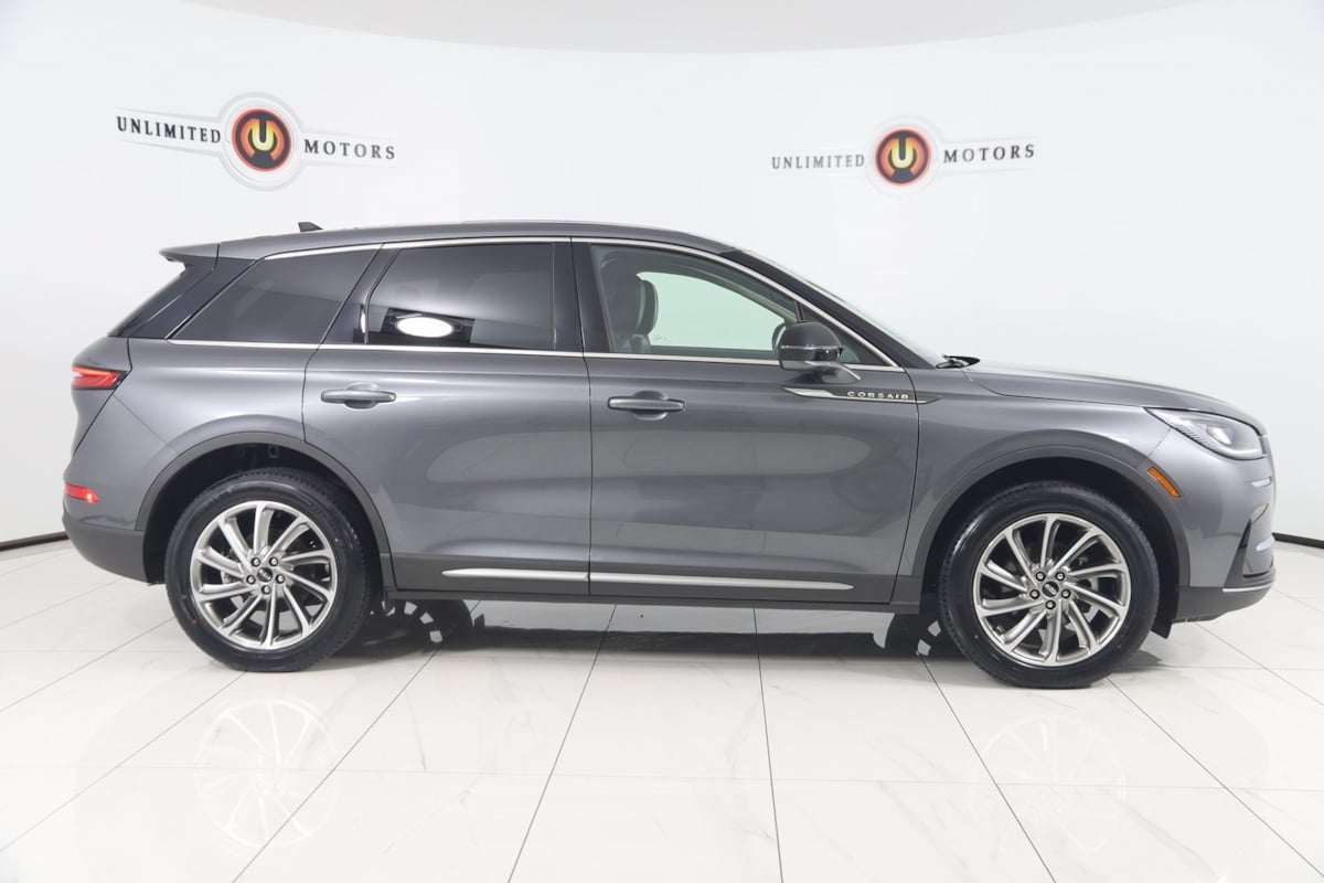 2023 Lincoln Corsair Standard photo 2