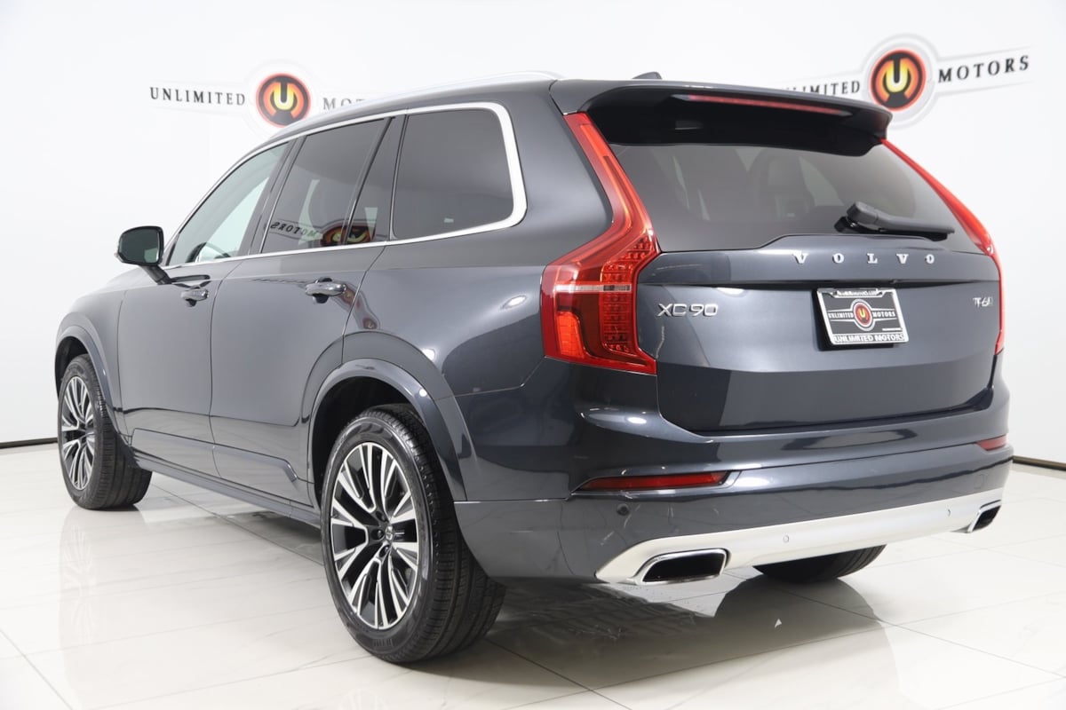 2021 Volvo XC90 Momentum photo 3