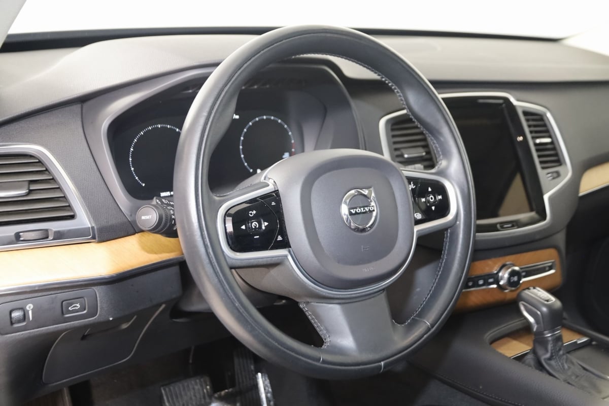 2021 Volvo XC90 Momentum photo 5