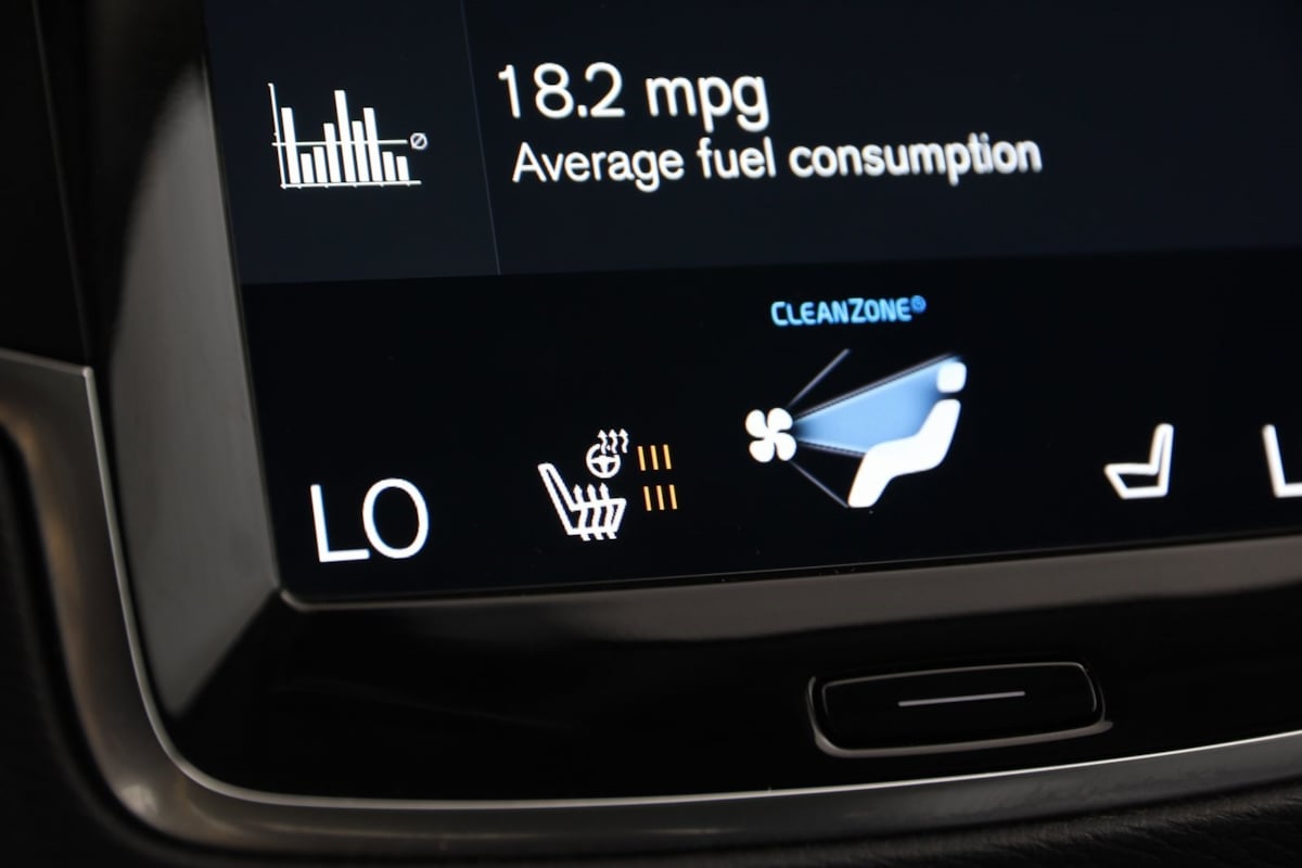 2021 Volvo XC90 Momentum photo 6