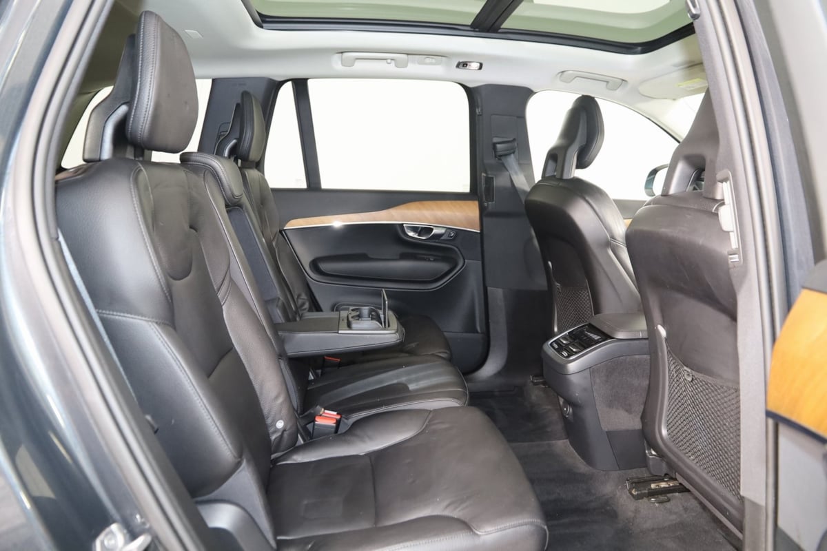 2021 Volvo XC90 Momentum photo 13