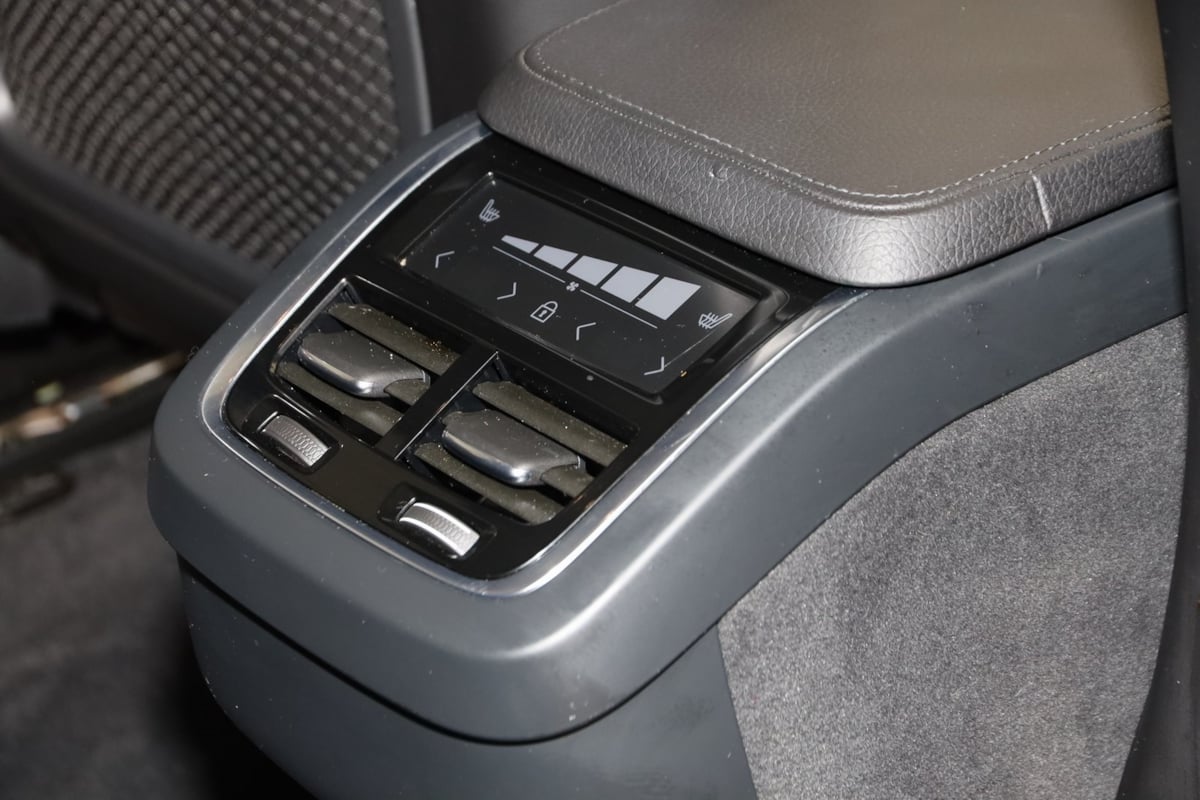 2021 Volvo XC90 Momentum photo 15