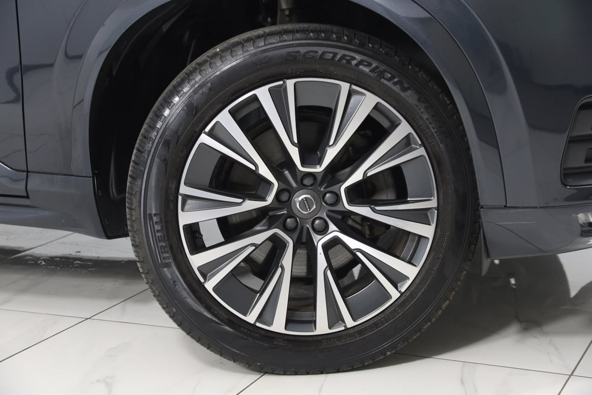 2021 Volvo XC90 Momentum photo 16
