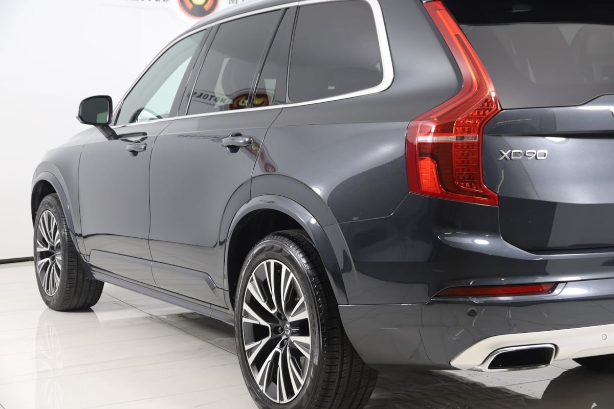 2021 Volvo XC90 Momentum photo 25