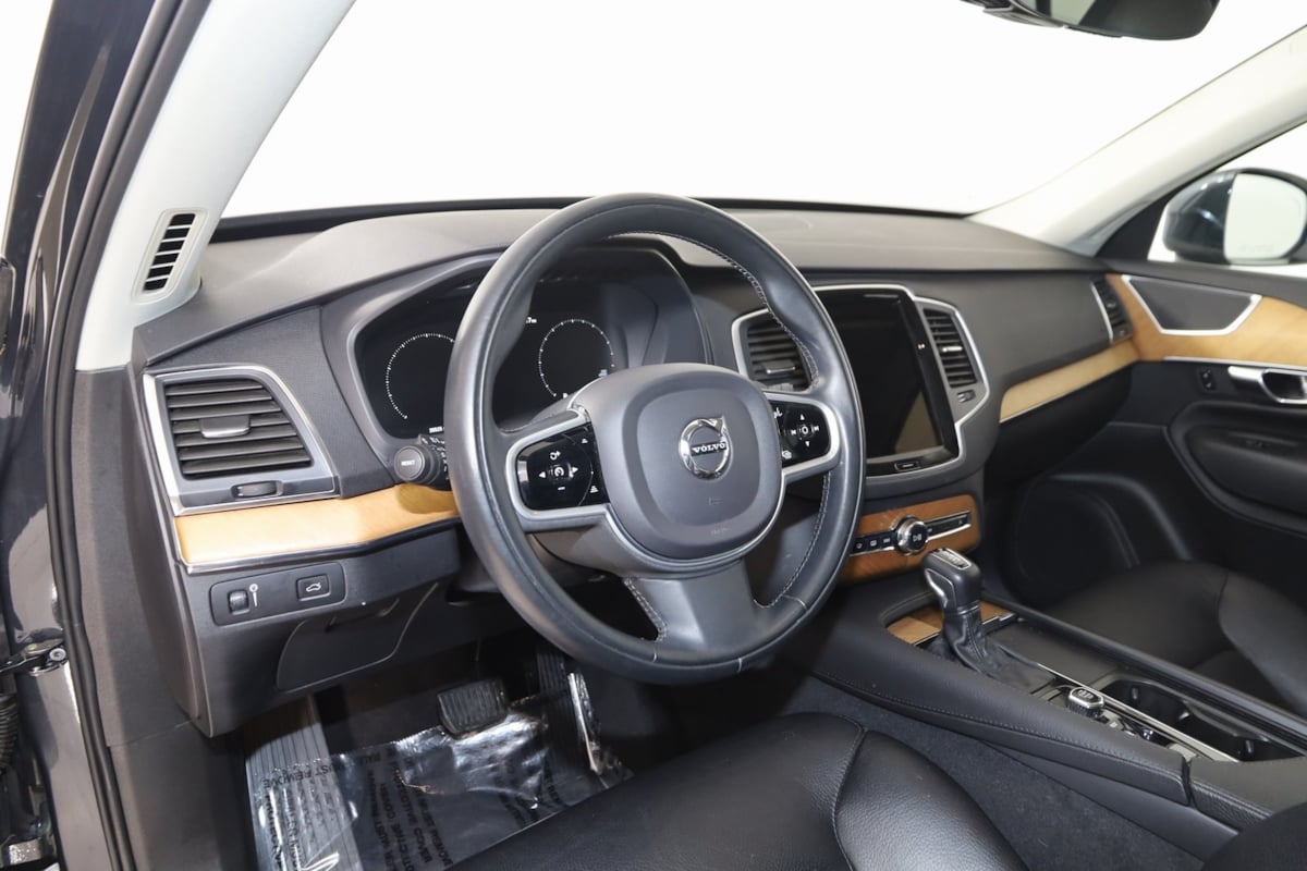 2021 Volvo XC90 Momentum photo 28