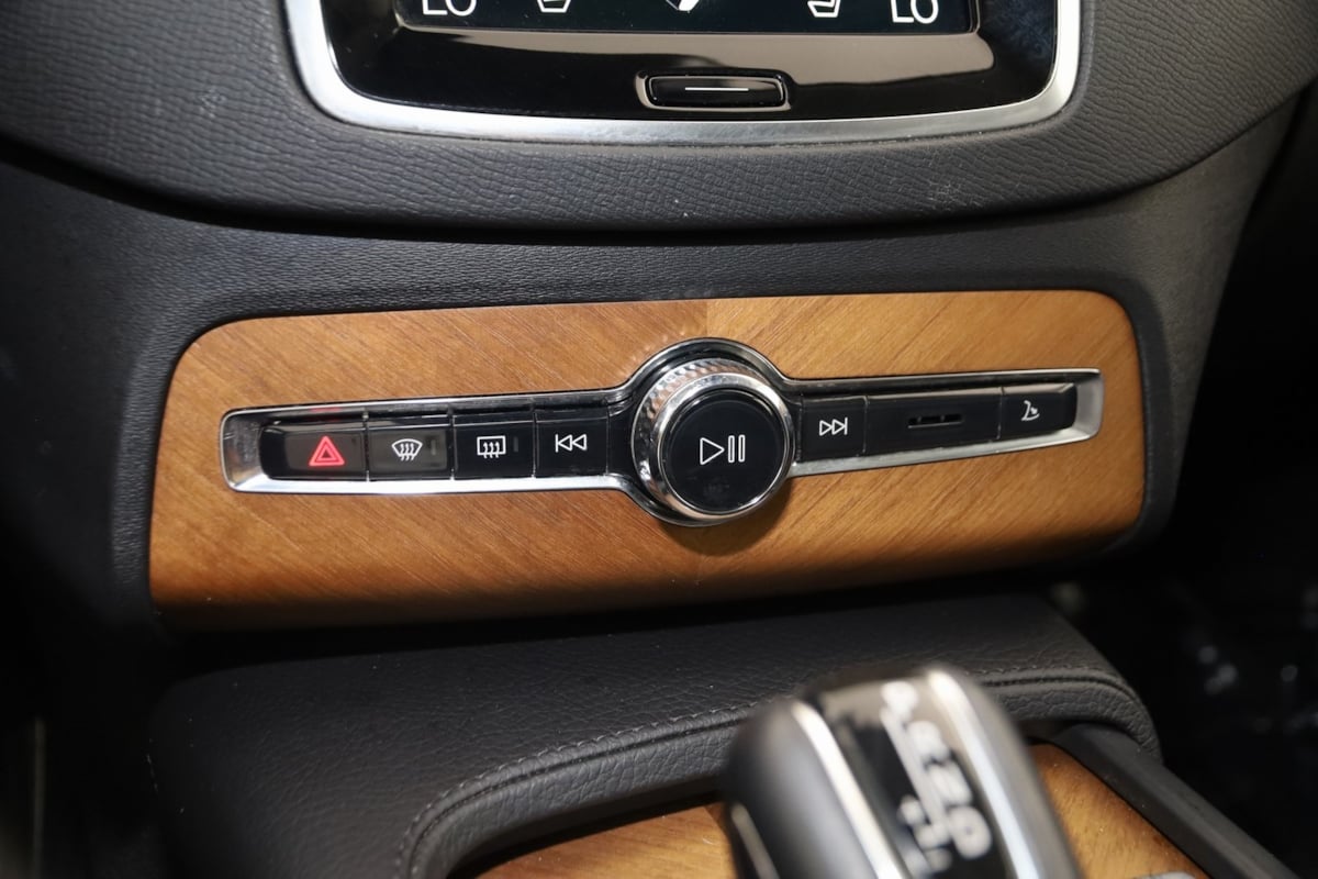 2021 Volvo XC90 Momentum photo 31