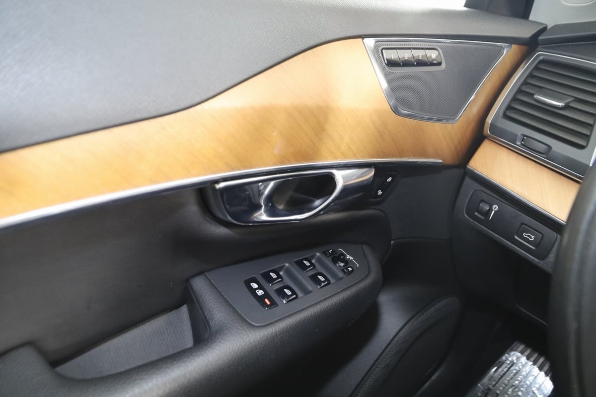 2021 Volvo XC90 Momentum photo 32