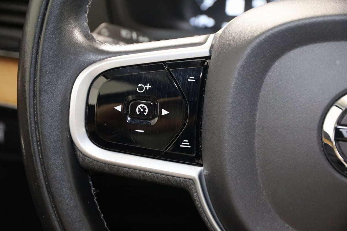 2021 Volvo XC90 Momentum photo 38