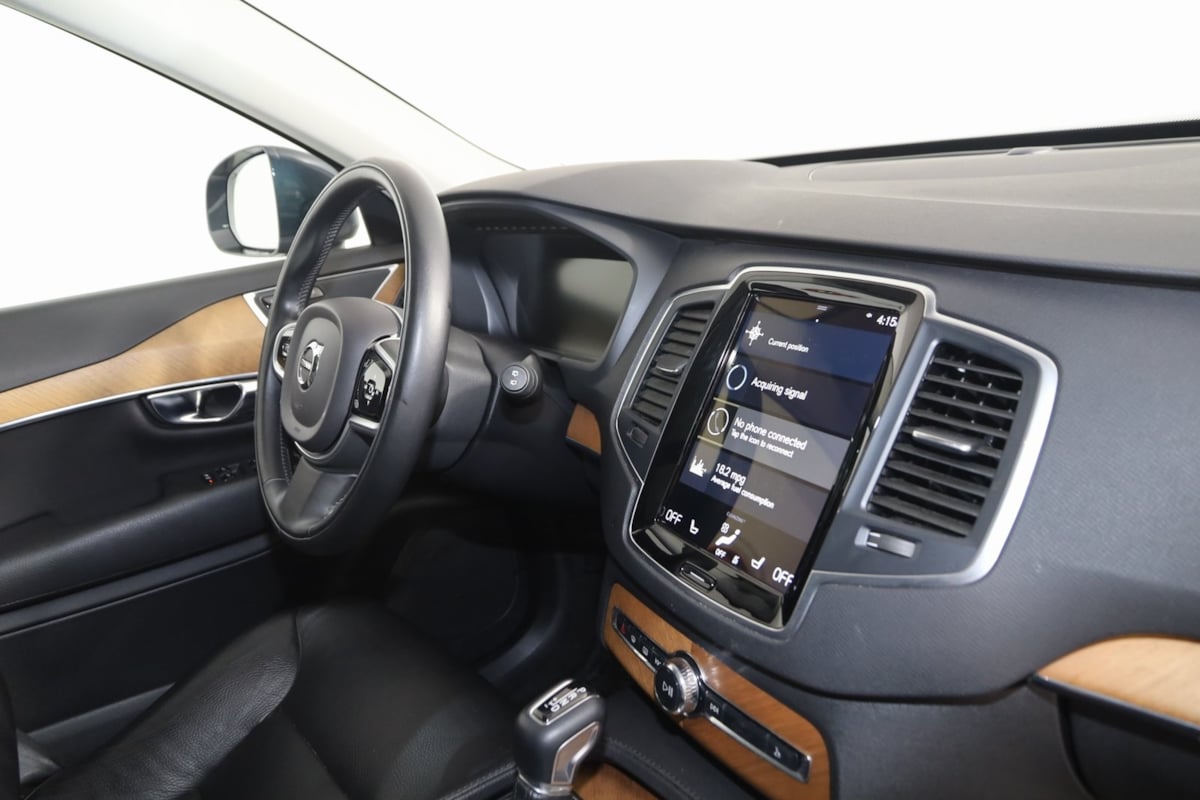 2021 Volvo XC90 Momentum photo 44