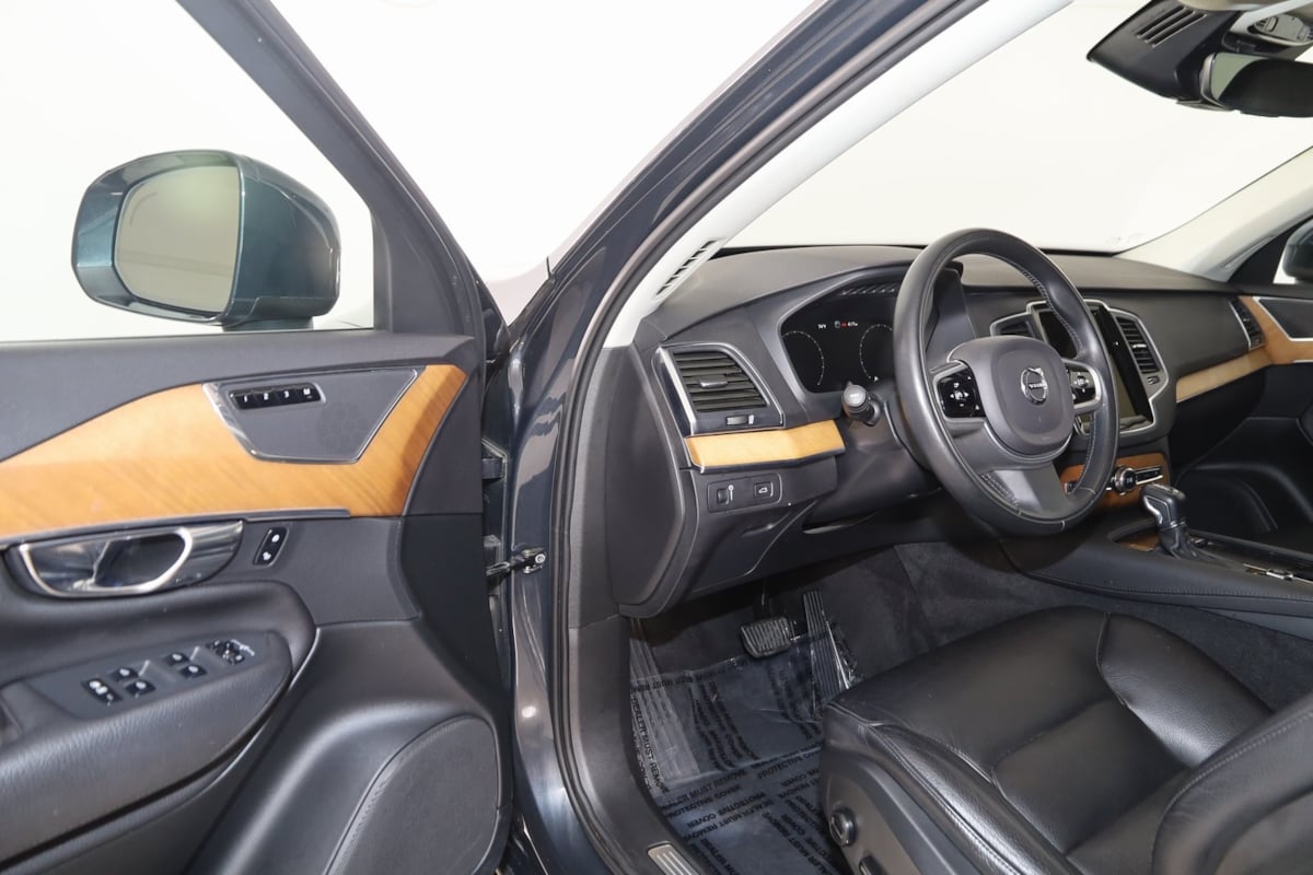 2021 Volvo XC90 Momentum photo 51